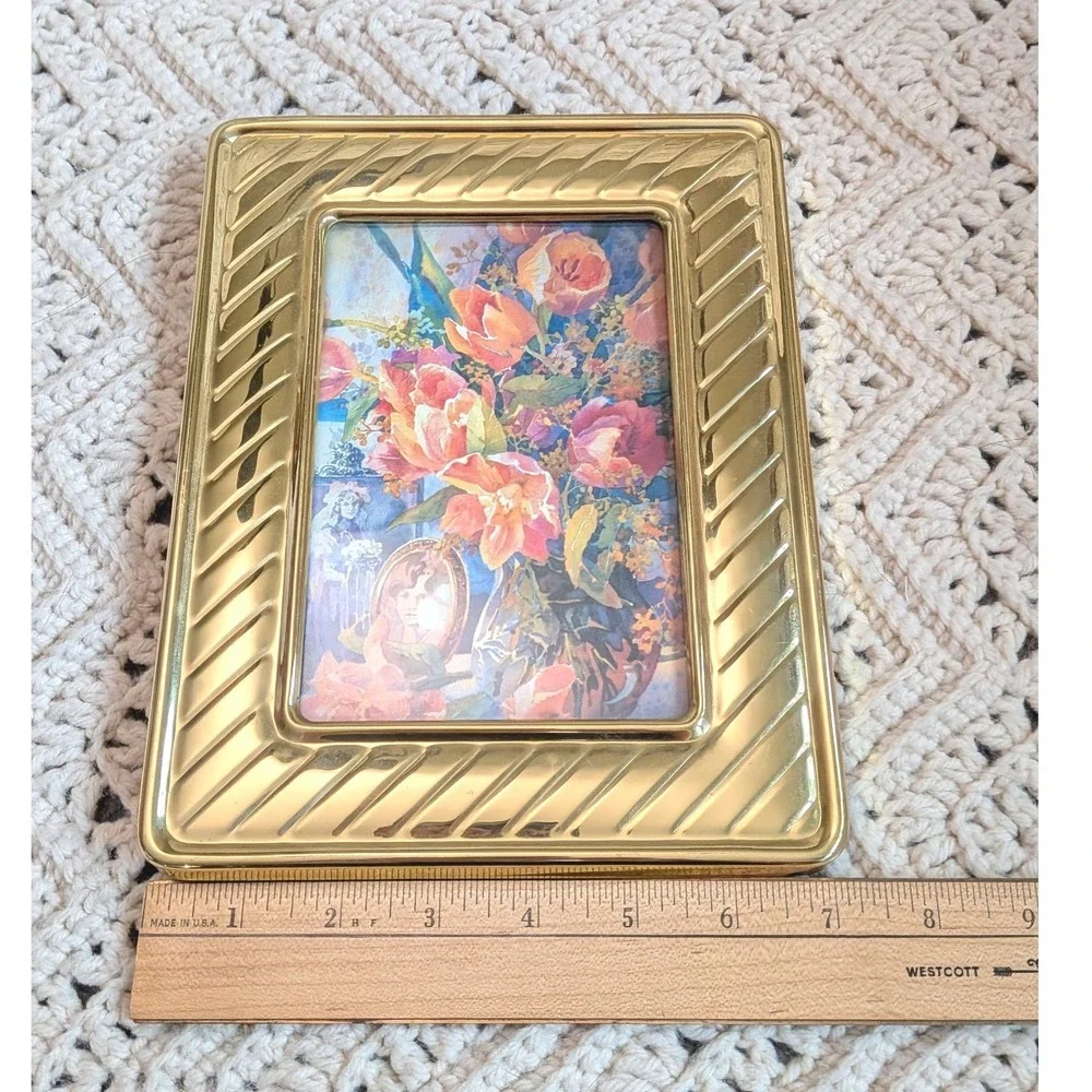 Vintage Gold Tone Ribbed Picture Frame 5x7 Fluted Metallic Tabletop Wall Decor
